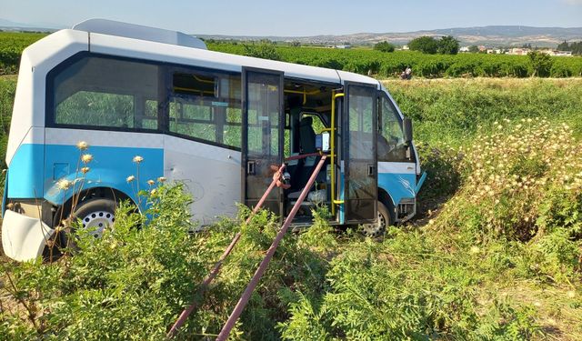 Manisa'da özel halk minibüsü devrildi: 6 yaralı