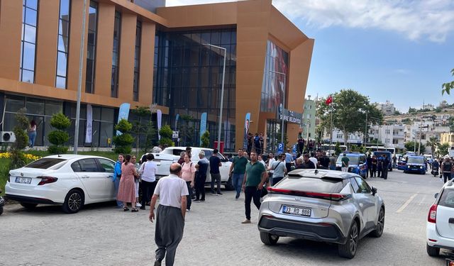 Mersin'de Silifke Belediyesi'ne operasyon: 18 gözaltı (2)
