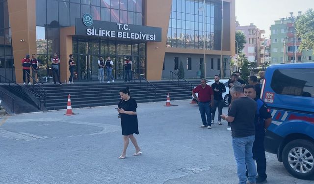 Mersin'de Silifke Belediyesi'ne operasyon
