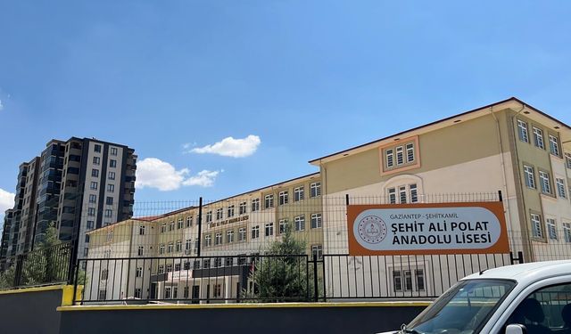 Parkta bıçaklanan lise öğrencisi ağır yaralandı