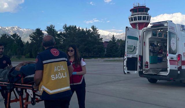 Refahiye'de rahatsızlanan kalp hastası, ambulans helikopterle hastaneye ulaştırıldı