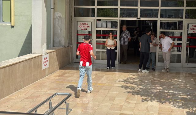 Samsun'da geç kalan 2 öğrenci sınava giremedi