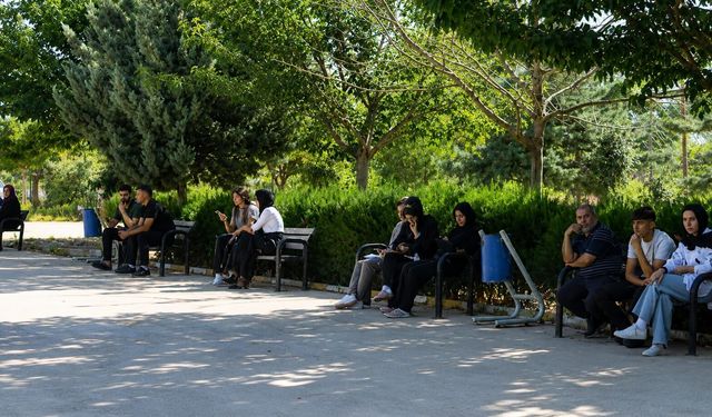 Şanlıurfa'da YKS'ye geç kalan öğrencileri polis yetiştirdi