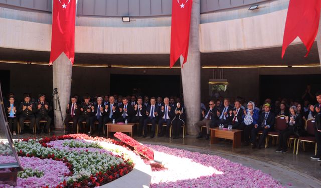Süleyman Demirel, kabri başında anıldı