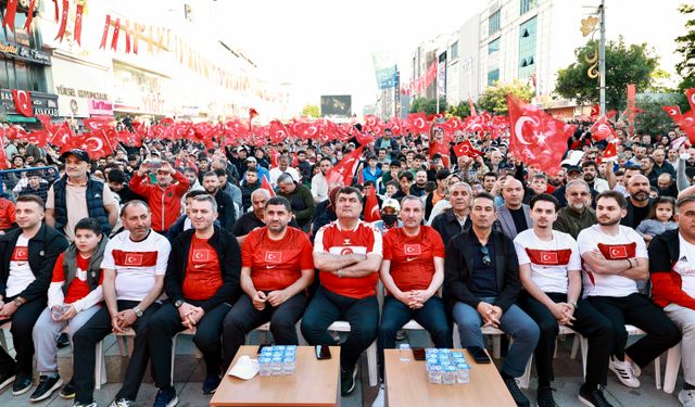 Sultanbeyli'de milli maç heyecanı