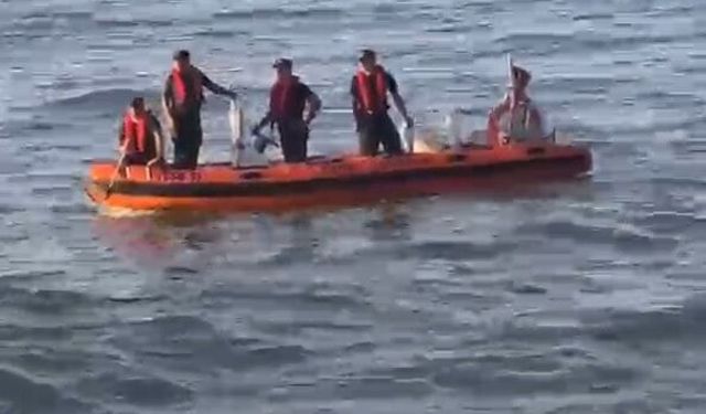 Uyarılara rağmen denize giren genç kayboldu
