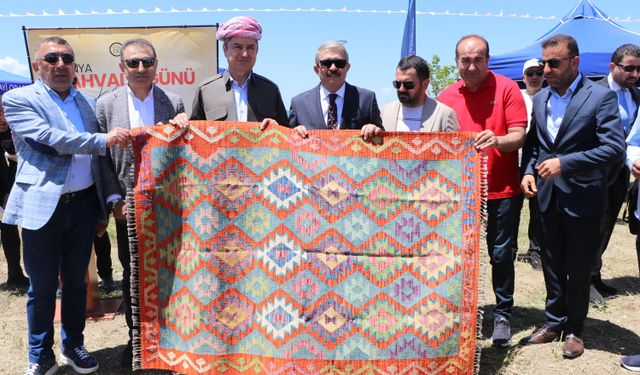 Van Gölü Sahili'nde 'Dünya Kahvaltı Günü' etkinliği