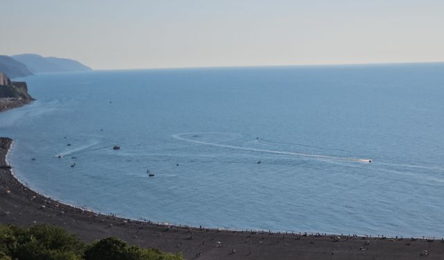 Zonguldak'ta kurtuluş yıl dönümü coşkusu; muharip uçaklar gösteri uçuşu yaptı