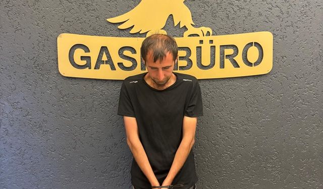 Zorla aracına bindiği kadını istediği yere götürtüp, para ve kolyesini aldı
