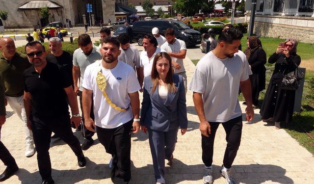 665'inci Kırkpınar Yağlı Güreşleri'nde başpehlivan olan Taş: Çocukluk hayalimi gerçekleştirdim
