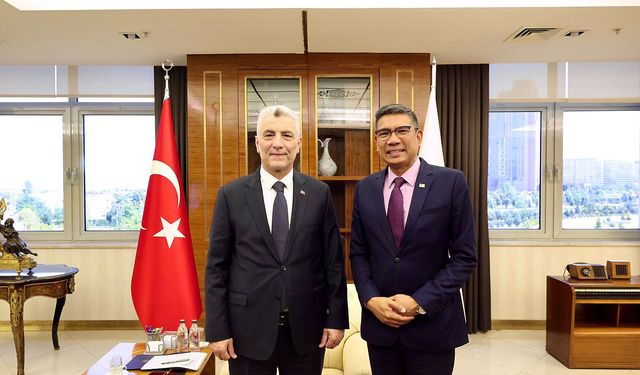 Bakan Bolat, Malezya'nın Ankara Büyükelçisi Shaffieq ile görüştü