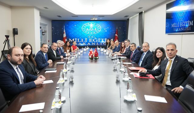 Bakan Tekin, Gürcistan Eğitim, Bilim ve Gençlik Bakanı Mikanadze ile bir araya geldi