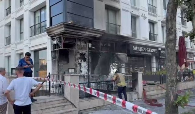 Beylikdüzü'nde iş yerinde çıkan yangın üst katlara sıçradı