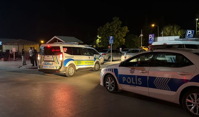 Eskişehir'de ihtara uymayıp kaçan motosikletli, bekçiye çarparak yaraladı