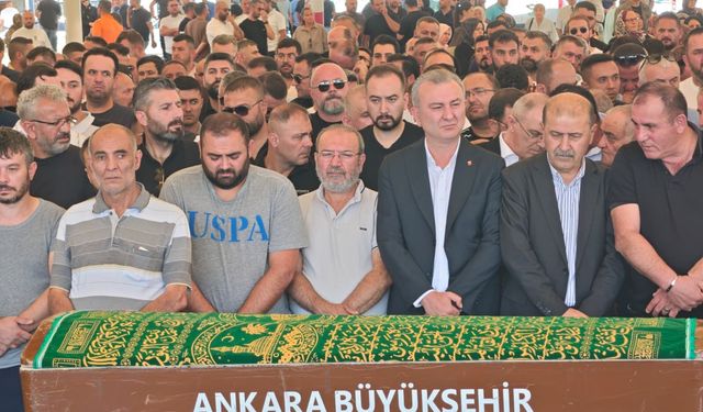 Hafriyat kamyonlarının karıştığı kazada ölen işçi toprağa verildi