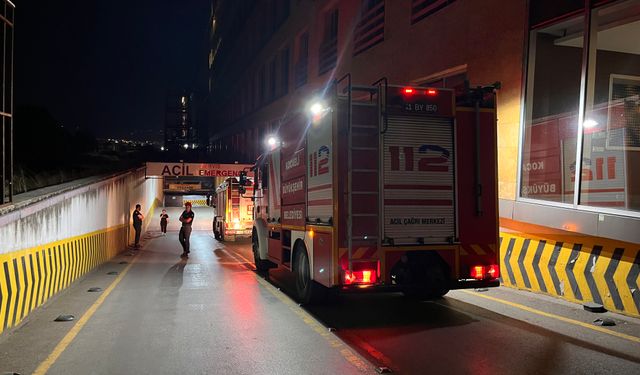Hastanenin yoğun bakım ünitesinde yangın; 2 kişi dumandan etkidendi