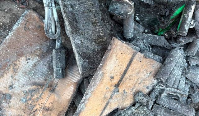 Kargo kutusundaki havai fişekler alev aldı
