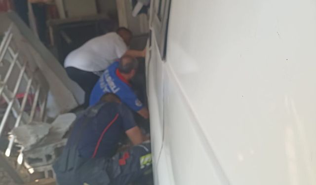 Kazaya karışan minibüs, kıraathanede oturanlara çarptı: 1 ölü, 3 yaralı