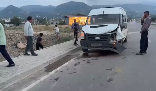 Minibüsün ata çarpması kamerada