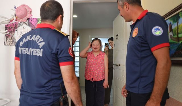 Nihal Su'ya itfaiyecilerden sürpriz doğum günü kutlaması