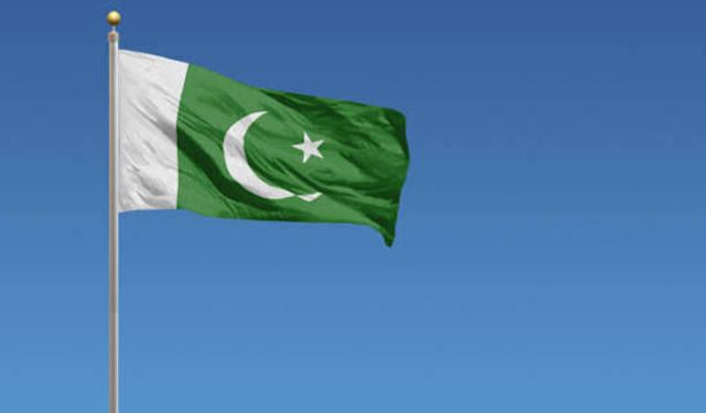Pakistan'da bina çöktü: 11 ölü, 6 yaralı