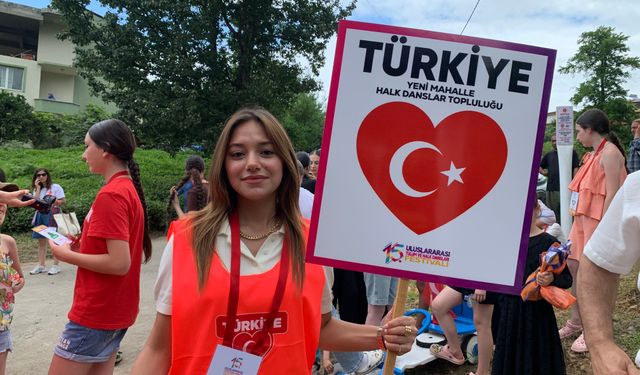 Rize'deki festivalde 12 ülkeden katılımcılar tahta arabalarla yarıştı