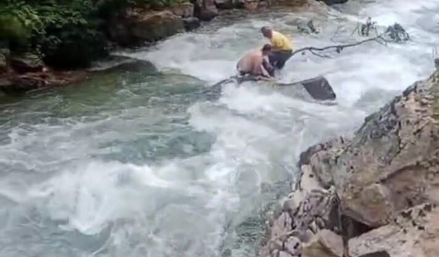 Suudi turist, fotoğraf çekilmek istediği derede boğuldu; o anlar kamerada