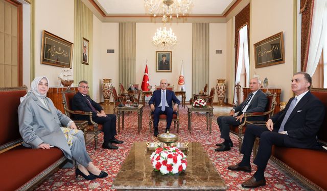 TBMM Başkanı Kurtulmuş, AK Parti Grubu ile görüştü