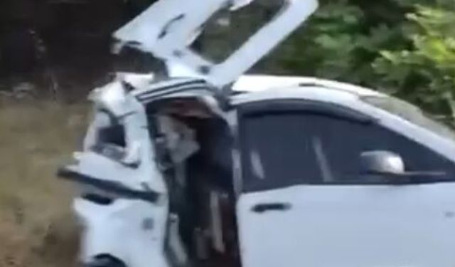 TIR'ın çarptığı hafif ticari araçtaki anne ile oğlu öldü; 2 yaralı