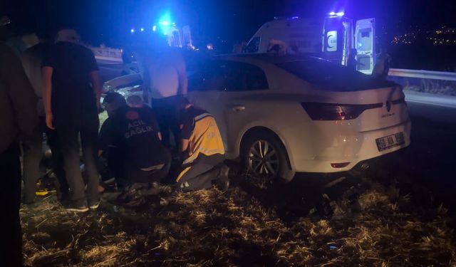Tokat'ta iki otomobil çarpıştı; 1'i ağır 9 yaralı