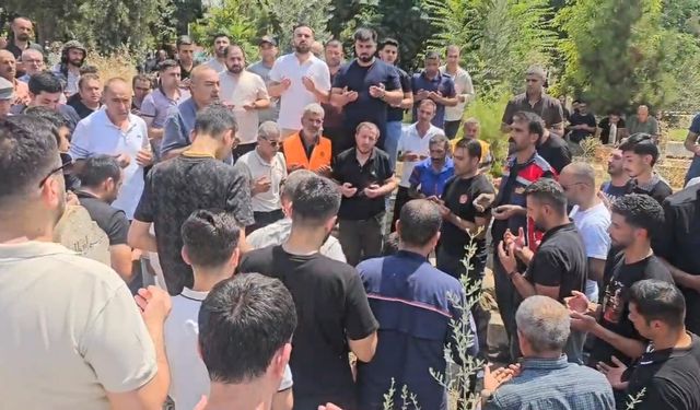 Yangına müdahale ederken itfaiye aracının çarptığı itfaiye eri son yolculuğuna uğurlandı