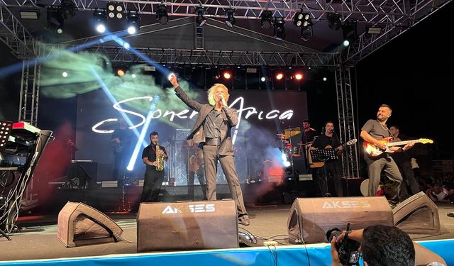 Soner Arıca, Fatsa konserinde annesi ve dayısı Kadir İnanır'ı andı