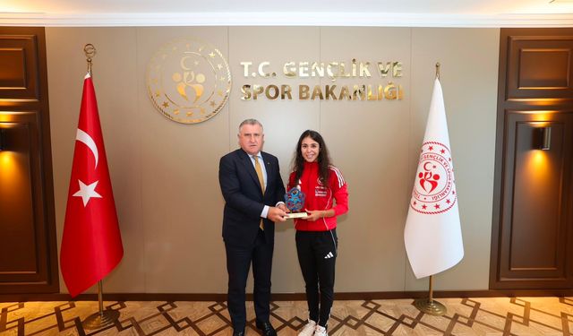 Bakan Bak, Avrupa şampiyonu İlke Özyüksel Mihrioğlu'nu kabul etti