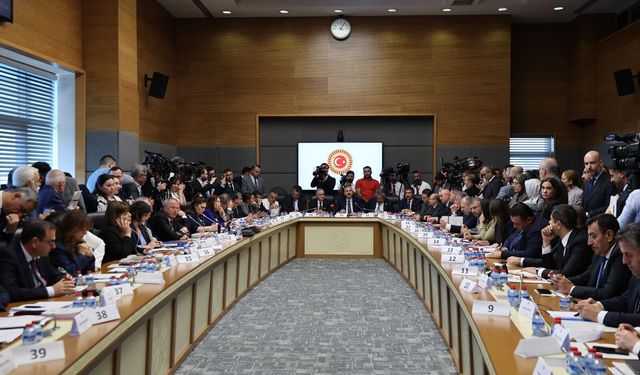 'Çerçeve yasa' teklifi komisyonda kabul edildi