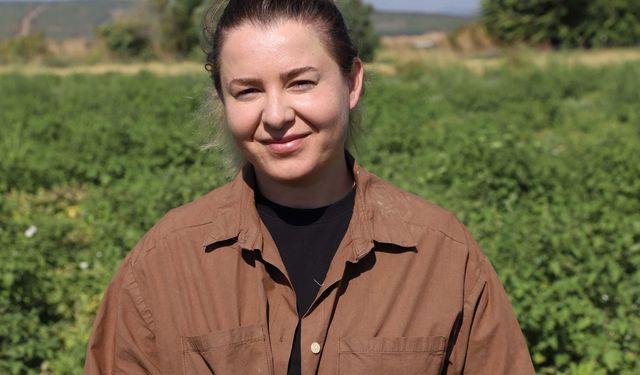 Diplomalı kız kardeşler, masabaşı iş yerine tarlayı seçti