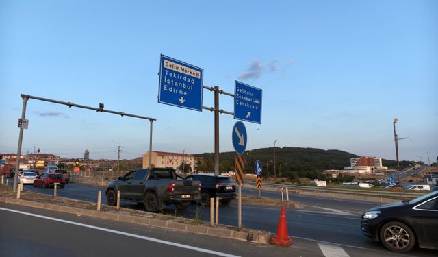 Edirne'de tatilciler sahillerden dönüşte uzun araç kuyrukları oluşturdu