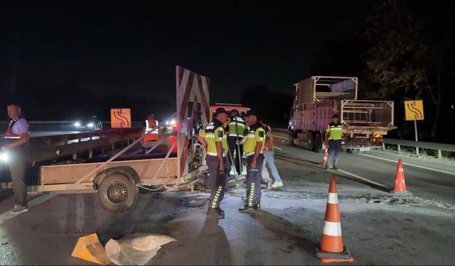 İkaz römorkuna çarpan motosikletin sürücüsü öldü