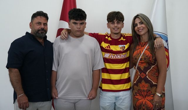 Kayserispor, Mikail Kulaksız ile profesyonel sözleşme imzaladı