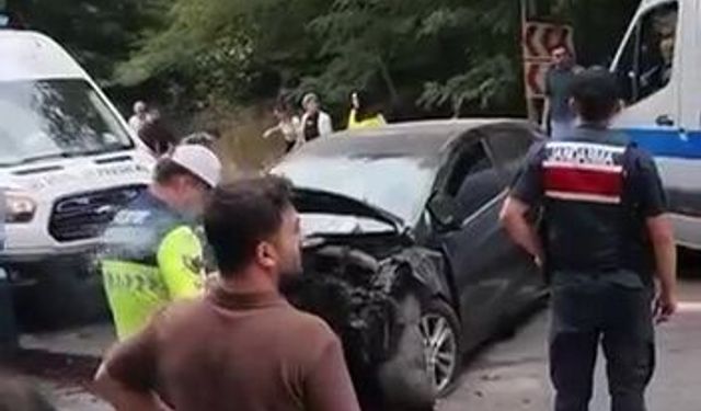 Kocaeli'de iki otomobil çarpıştı: 6 yaralı