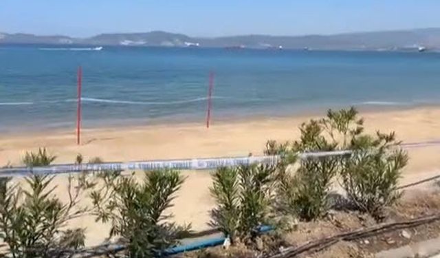 Muğla'da halk plajı, deniz suyundaki kirlilik şüphesiyle tedbiren kapatıldı