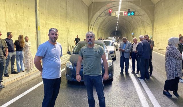 Oltu'da sağanak sele dönüştü, kara yolu ulaşıma kapandı