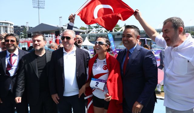 Osman Aşkın Bak: Türkiye sporun bütün dallarında finallere gitmeye başladı