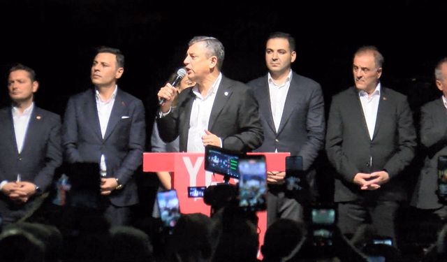 Özgür Özel, Beylikdüzü'nde yürüyüşe katıldı
