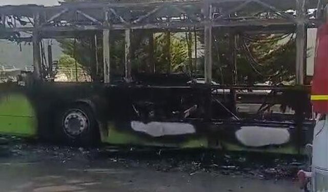 Seyir halindeki otobüs alev alev yandı