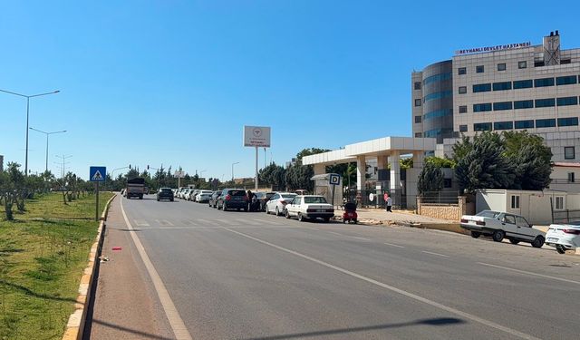 Yolun karşısına geçerken otomobilin çarptığı kadın öldü; kaza kamerada