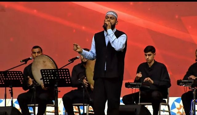 Celal Karatüre Raks Park'ta 40 Bin Öğrenci İle 'Kabe'de Hacılar' İlahisi Seslendirdi