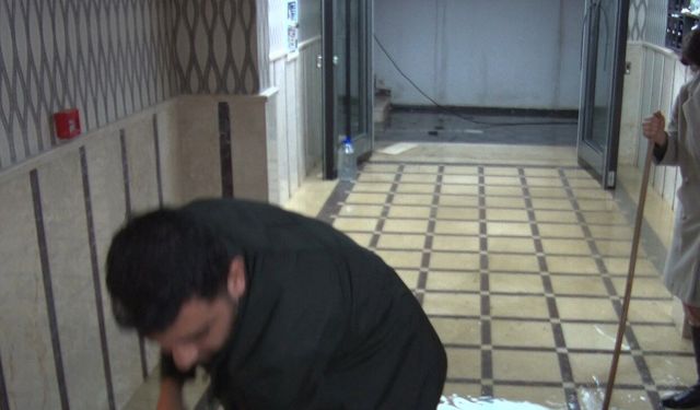 Ankara'da sağanak sonrası rögar taştı; alt kattaki evleri su bastı