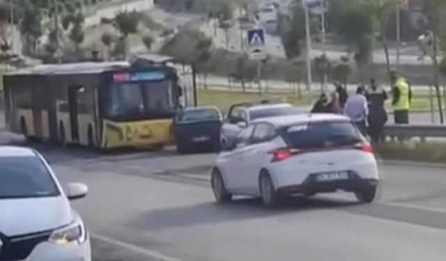 Başakşehir'de İETT otobüsü ile otomobil çarpıştı: 3 yaralı