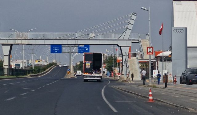 Diyarbakır'da nakliye aracının kasasında tehlikeli yolculuk