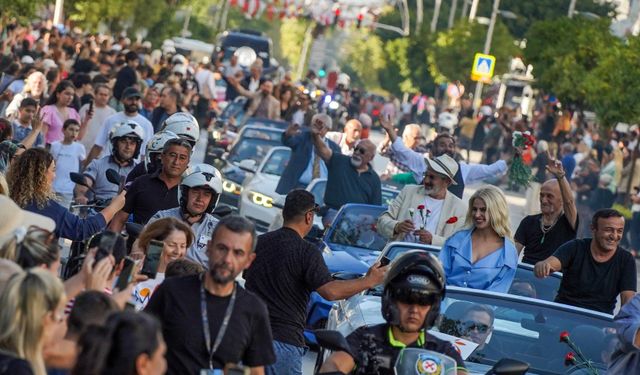 63'üncü Altın Portakal 'Geleneksel Kortej' ile başladı